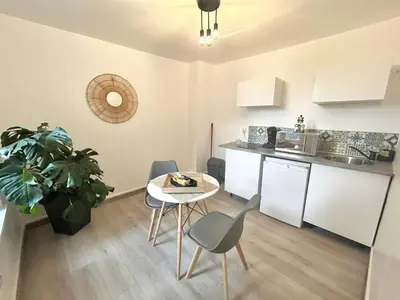 Cuisine ou kitchenette dans l'établissement Appt 2 à deux pas de la gare d'Amiens