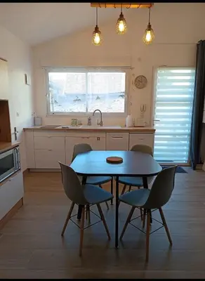 Cuisine ou kitchenette dans l'établissement Maison Studio 4 personnes avec mezzanine