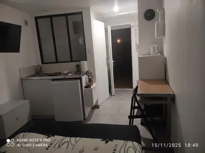 Cuisine ou kitchenette dans l'établissement Studio indépendant proche Paris et nature