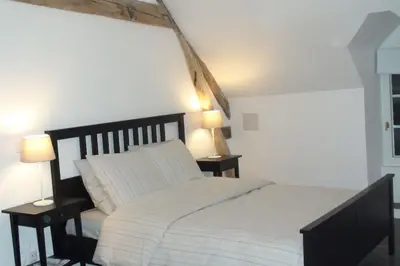 Un ou plusieurs lits dans un hébergement de l'établissement Gite de charme à Frémainville dans le vexin