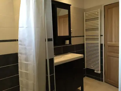 Salle de bains dans l'établissement Gite de charme à Frémainville dans le vexin