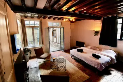 Un ou plusieurs lits dans un hébergement de l'établissement Le Spa Gustave - Sauna, Jacuzzi & Terrasse à Rouen
