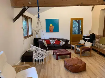 Coin salon dans l'établissement Maison de famille à la campagne classée 3 étoiles