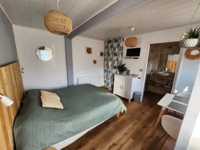 Un ou plusieurs lits dans un hébergement de l'établissement Les chambres du Bonheur