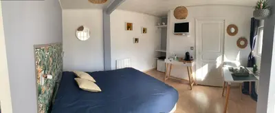Un ou plusieurs lits dans un hébergement de l'établissement Les chambres du Bonheur