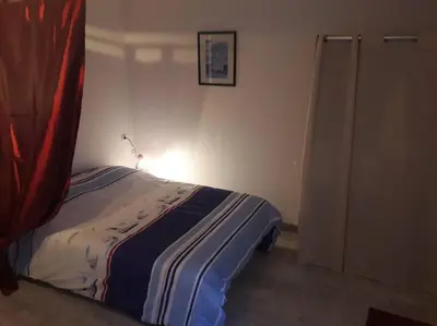 Un ou plusieurs lits dans un hébergement de l'établissement Charmant Studio Meublé (en plein centre de Dieppe)