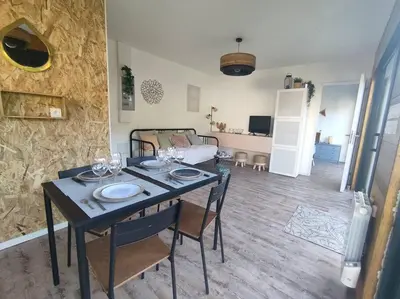 Télévision ou salle de divertissement dans l'établissement P'tit Cocon aux portes de Rouen