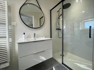 Salle de bains dans l'établissement Dépendance cosy et paisible