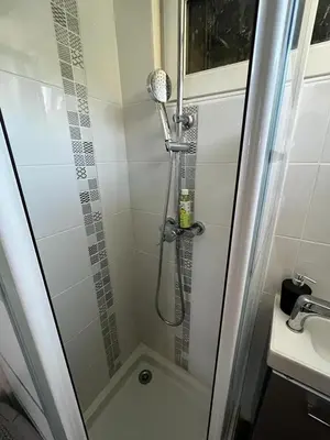 Salle de bains dans l'établissement Maison a coté de Giverny