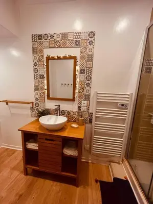 Salle de bains dans l'établissement KosyHouse - Un petit coin de paradis-SPA & Massage