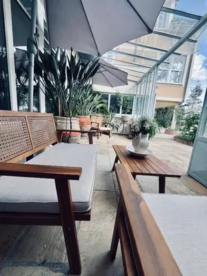 Coin salon dans l'établissement Les Grands Jardins Lodge
