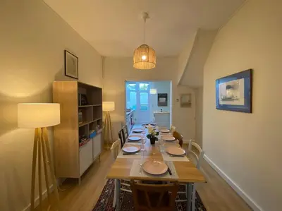 Cuisine ou kitchenette dans l'établissement Maison de Charme - 4 Chambres - Courette & Parking Gratuit