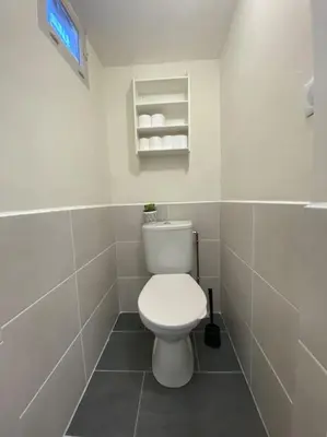 Salle de bains dans l'établissement Maison de Charme - 4 Chambres - Courette & Parking Gratuit
