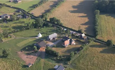 Vue panoramique sur l'établissement Le Coq à l'Ane