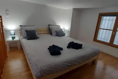 Un ou plusieurs lits dans un hébergement de l'établissement Appartement dans ancien Hôtel historique