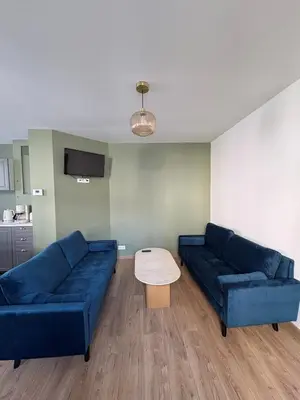Coin salon dans l'établissement Gîte Laurymoor - Normandie