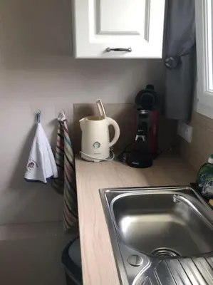 Cuisine ou kitchenette dans l'établissement maison indépendante avec jardin