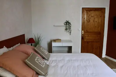 Un ou plusieurs lits dans un hébergement de l'établissement Chambres à la maison Hermitage