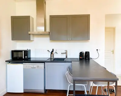 Cuisine ou kitchenette dans l'établissement Le Cocon Citadin, Terrasse couverte, Gare Wifi