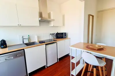Cuisine ou kitchenette dans l'établissement Unique et élégant, gare hyper centre wifi