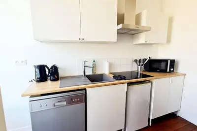 Cuisine ou kitchenette dans l'établissement Unique et élégant, gare hyper centre wifi