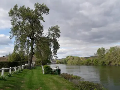 Vue sur la rivière ou le fleuve situé(e) à proximité de la maison de vacances