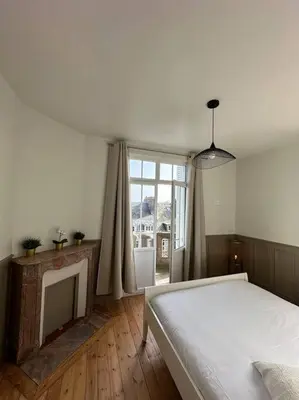 Un ou plusieurs lits dans un hébergement de l'établissement Luxueuse maison Hypercentre Dieppe