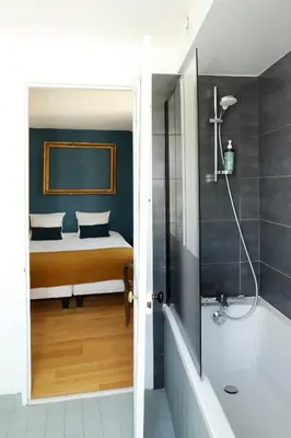 Salle de bains dans l'établissement Suite Lavarande by La Boîte En Plus