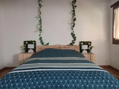 Un ou plusieurs lits dans un hébergement de l'établissement Le Refuge de Normandie avec Spa et Cheminée