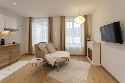 Télévision ou salle de divertissement dans l'établissement L'amour vrai - Love room -T2 Elégant et Romantique