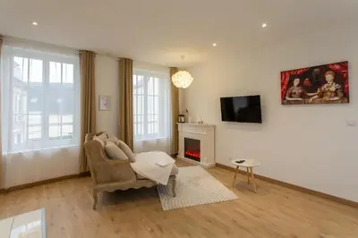 Télévision ou salle de divertissement dans l'établissement L'amour vrai - Love room -T2 Elégant et Romantique