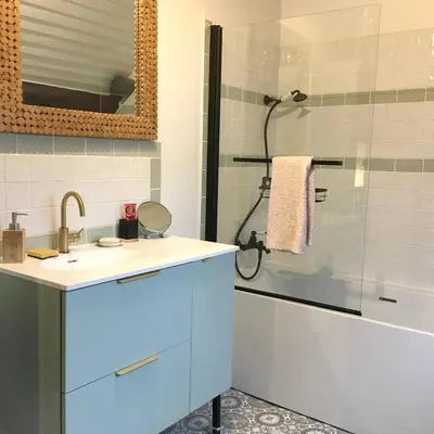 Salle de bains dans l'établissement Maison spacieuse près de Vienne-en-Arthies avec jardin
