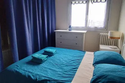 Un ou plusieurs lits dans un hébergement de l'établissement Poissy Appartement 2 chambres