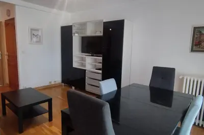 Télévision ou salle de divertissement dans l'établissement Poissy Appartement 2 chambres