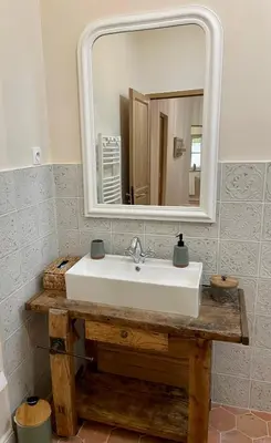 Salle de bains dans l'établissement Gîte du fournil « Chez Nicole »