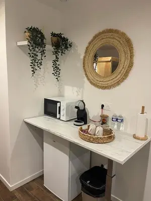 Plateau bouilloire dans l'établissement La Suite Bali Jacuzzi,Sauna,Netflix,Disney