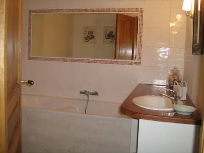 Salle de bains dans l'établissement Moulin de la Génetée
