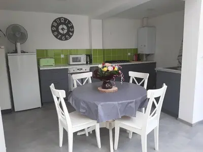 Cuisine ou kitchenette dans l'établissement Maison de ville à Pacy-sur-Eure, proche Giverny