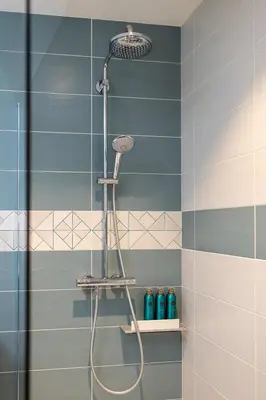 Salle de bains dans l'établissement SUITE ET CHAMBRES COSY CHEZ A&M -ELEGANT HOME, CALME, CAMPAGNE, PARKING gratuit
