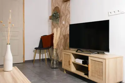 Télévision ou salle de divertissement dans l'établissement T2 Idéalement Situé * Hyper Centre/Canal Plus *
