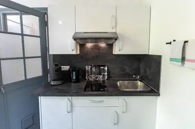 Cuisine ou kitchenette dans l'établissement T2 Hyper Centre Avec *Parking Privé Et Canal Plus*