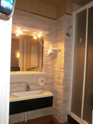 Salle de bains dans l'établissement Hotel Beausejour