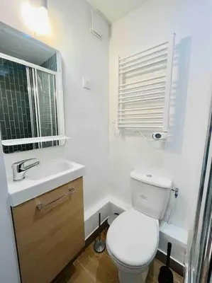Salle de bains dans l'établissement Les Orchidées