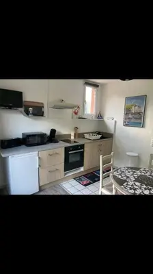 Cuisine ou kitchenette dans l'établissement Studio « Bâbord » Le Tréport - vue mer & falaises