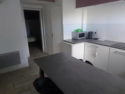 Cuisine ou kitchenette dans l'établissement Studio loué entier proche de Paris