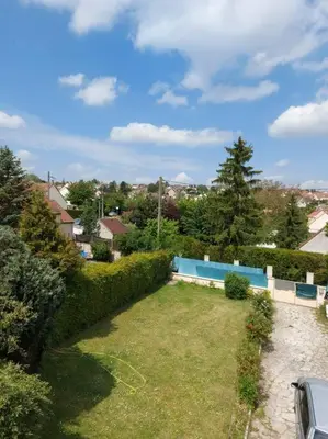 Piscine de l'établissement Studio loué entier proche de Paris ou située à proximité