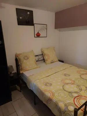 Un ou plusieurs lits dans un hébergement de l'établissement Studio loué entier proche de Paris