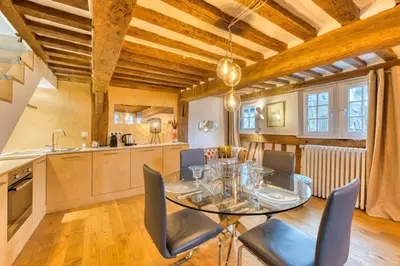 Cuisine ou kitchenette dans l'établissement Guillaume - Le Charme Normand Intemporel