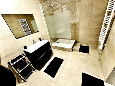 Salle de bains dans l'établissement Appartement duplex à Chantilly centre
