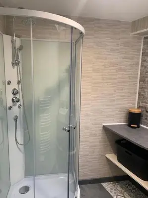 Salle de bains dans l'établissement Maison proche centre-ville 4 personnes 2 chambres